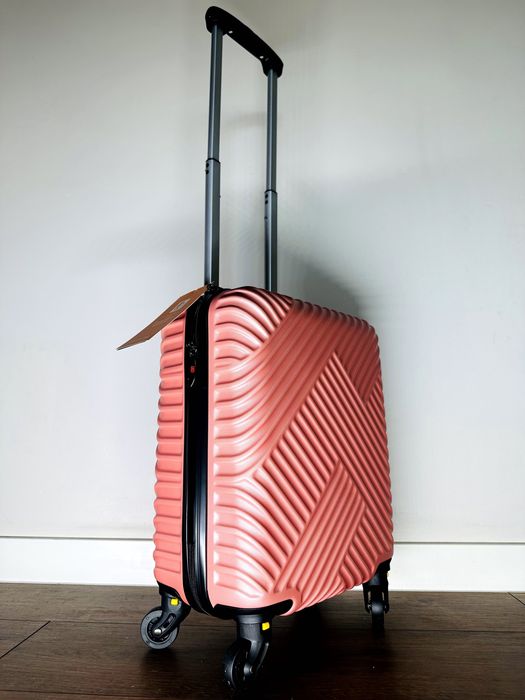 Nowa walizka 40x30x20 bagaż podręczny bezpłatny wysyłka olx