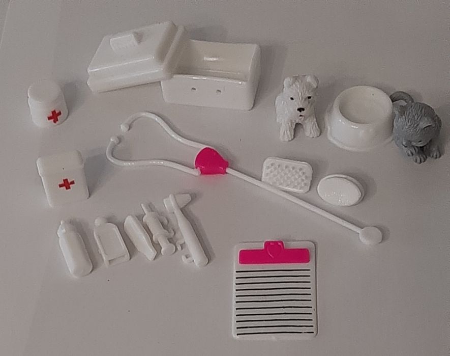 Игровой набор "Ветеринарный центр" с куклой, лошадкой и машинкой