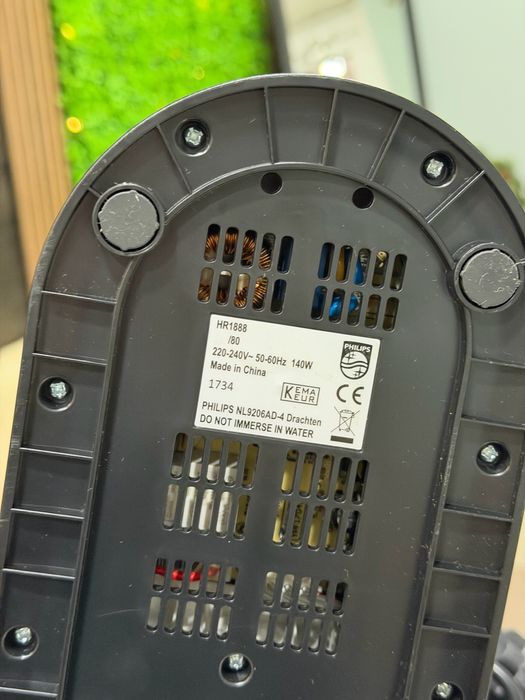 Соковыжималка Philips HR1888/80, центрифужная 140Вт, 1л, белая