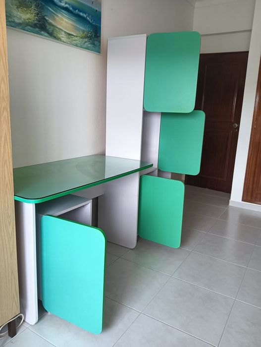 Vendo conjunto de estante mais secretária.