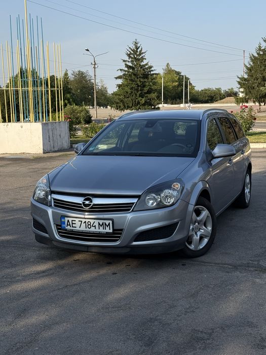 Opel Astra H 2010. 1.6 Бензин