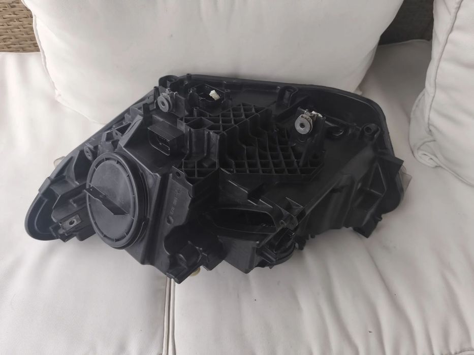 Farol direito bi-xenon BMW F20