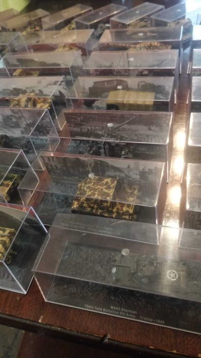 Miniaturas de 36 Tanques da 2ª Guerra