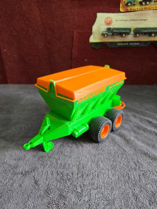 rozsiewacz nawozów Bruder 02215 Amazone