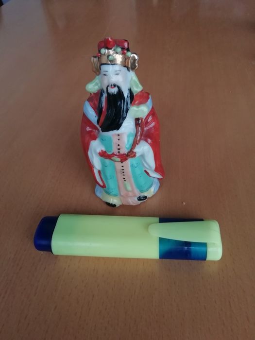 Conjunto de Budas em loiça.