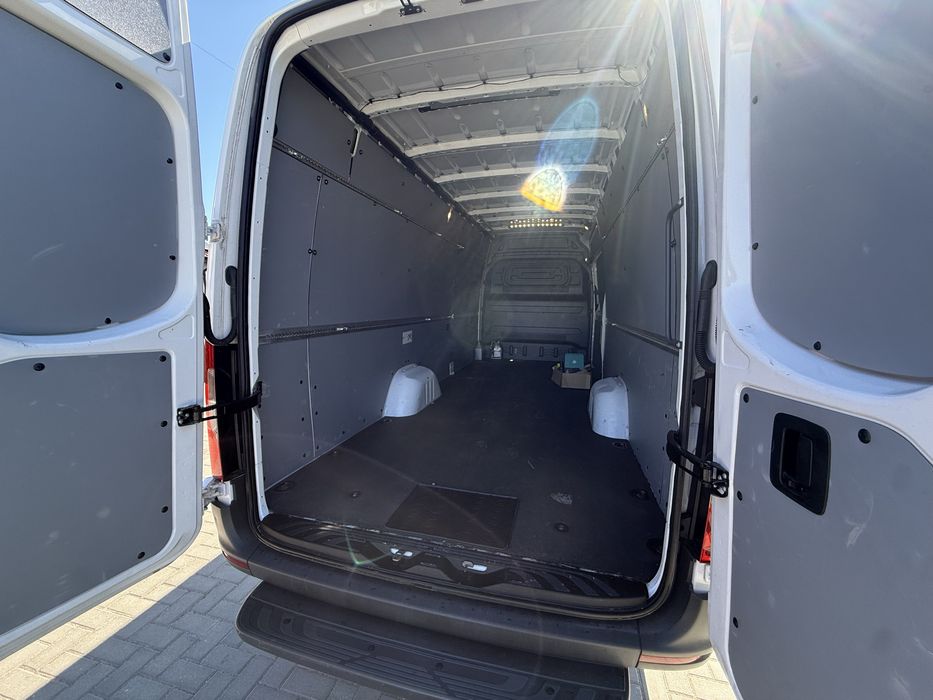 Wypozyczalnia bus wynajem busa auta dostawczego Mercedes Sprinter