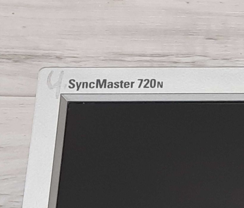 Монитор 17" Samsung 720N