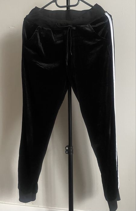 Spodnie czarne dresowe welurowe