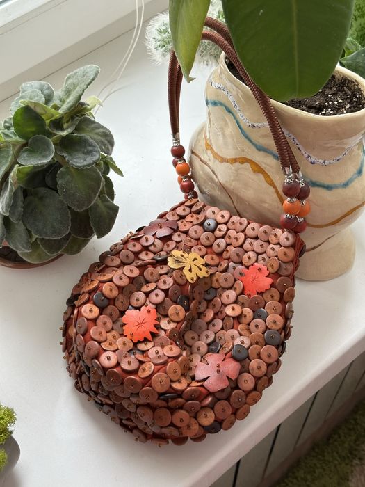 Вінтажна сумка з деревʼяними бусинами