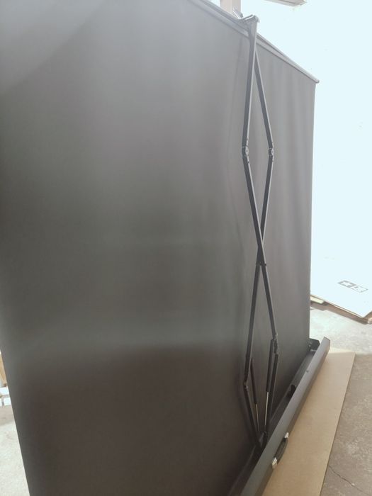 TYLKO CAŁOŚĆ 9 Składany Ekran do projektora walizkowy  HURT 9SZT