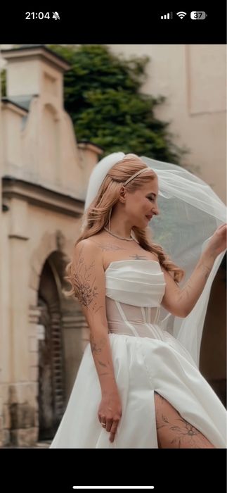 Весільна сукня , не вінчана