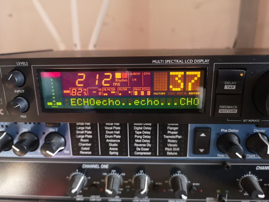 Процесор эффектів   t.c.electronic D-TWO  ділей ревер