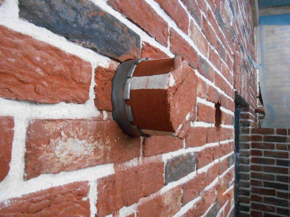 Отвори в бетоні,цеглі, та інших матеріалах.Алмазне Буріння/Свердління.