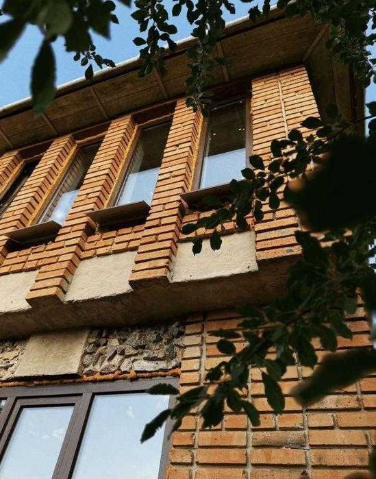 У продажу просторий дачний будинок