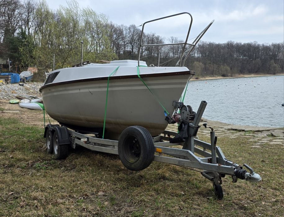 Łódź  kabinowa Venus