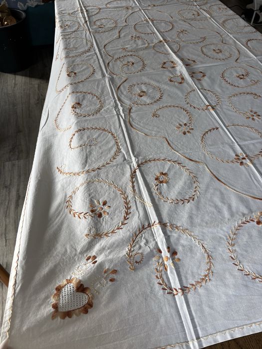 Toalha de mesa bordado de Viana do Castelo manual com 195x137