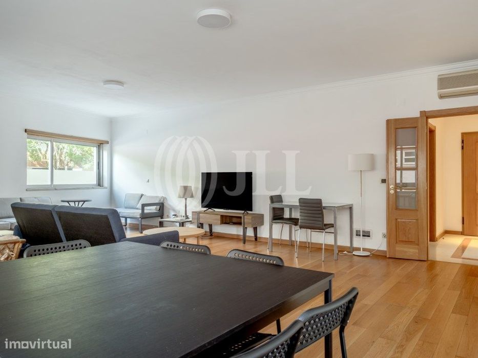 Apartamento T4, com terraço e estacionamento, em Lisboa