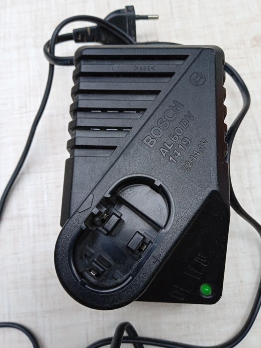 Зарядний пристрій BOSH Outup 7.2V -14.4V -- 1.9A