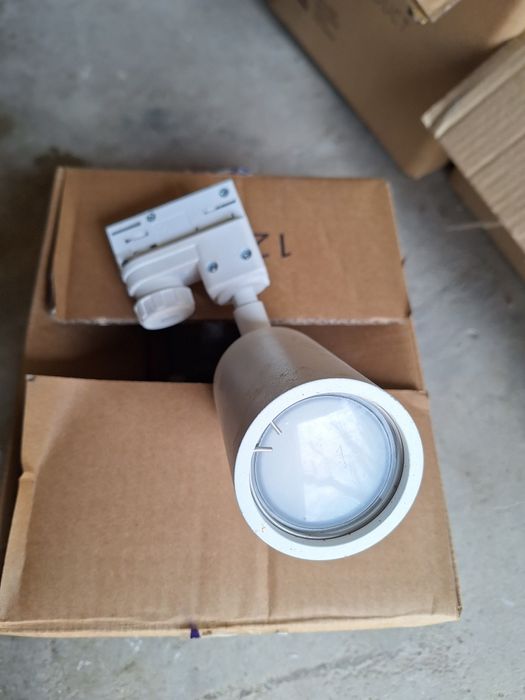 Calhas de Iluminação com Projetores Philips – Usadas
