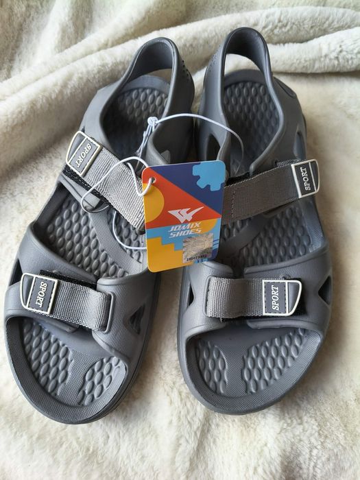 Nowe sandały sportowe do wody