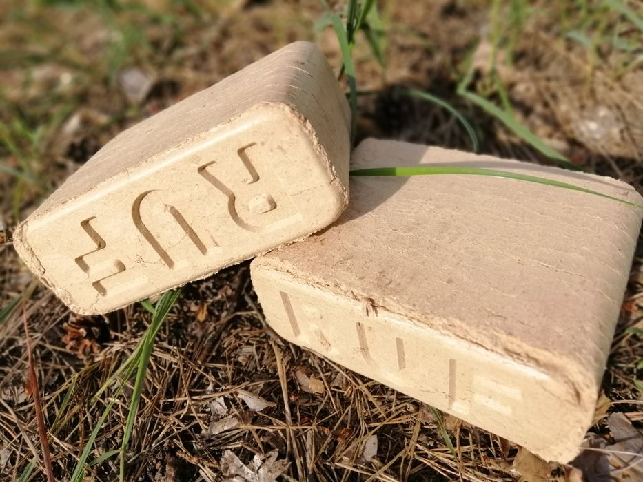 Брикет РУФ дубовый светлый. Доставка по Киеву и области