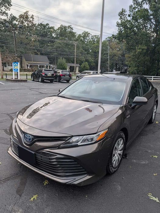 Toyota Camry hyb      2019