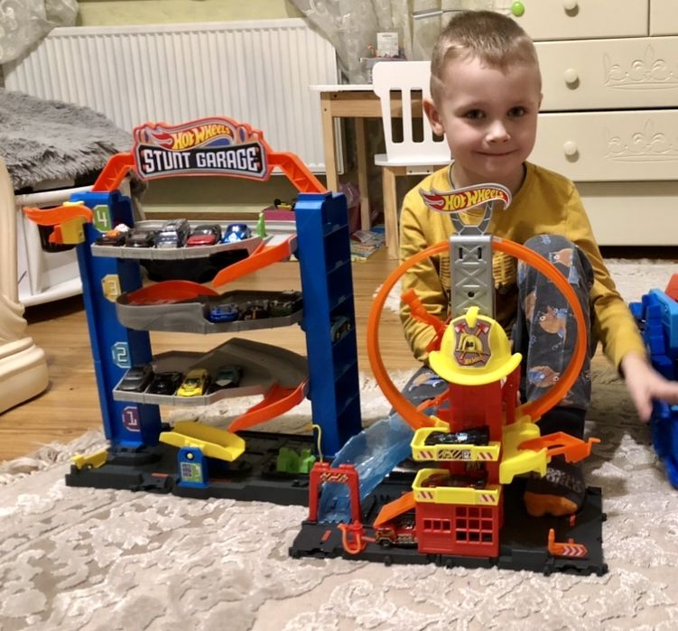 Hot Wheels комплект крутих треків+гараж+акула все поєднується.ОРИГІНАЛ