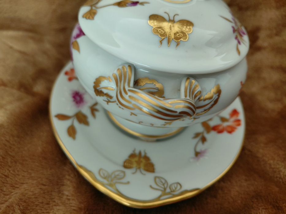 Vista Alegre Terrina Pequena com prato apresentador