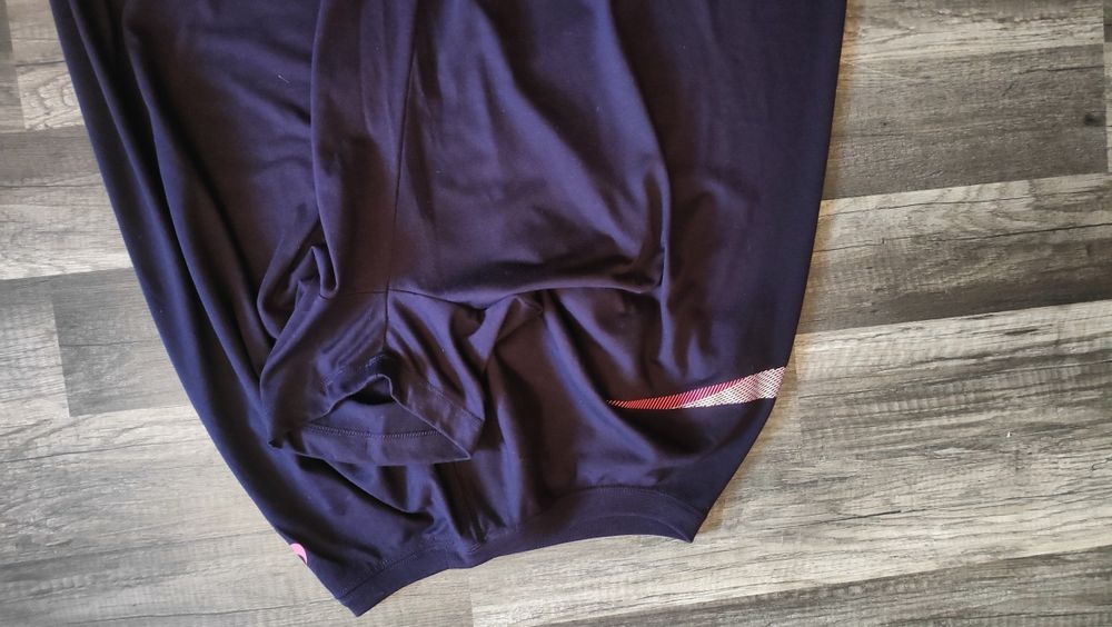 świetny t-shirt Nike Tee dri -fit stan idealny