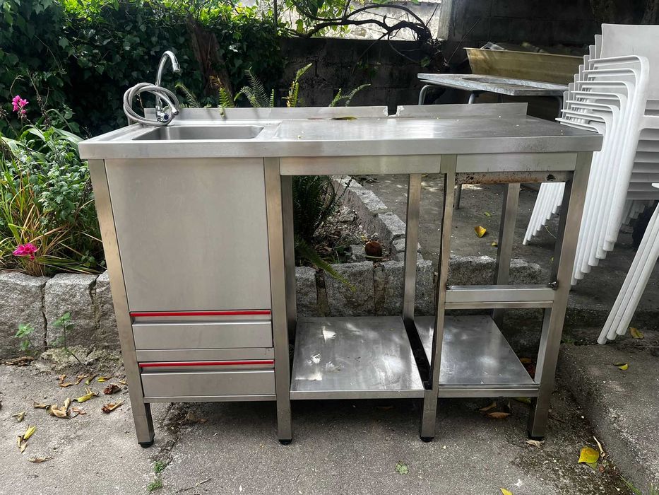 Bancada Industrial Inox com Pia e Torneira