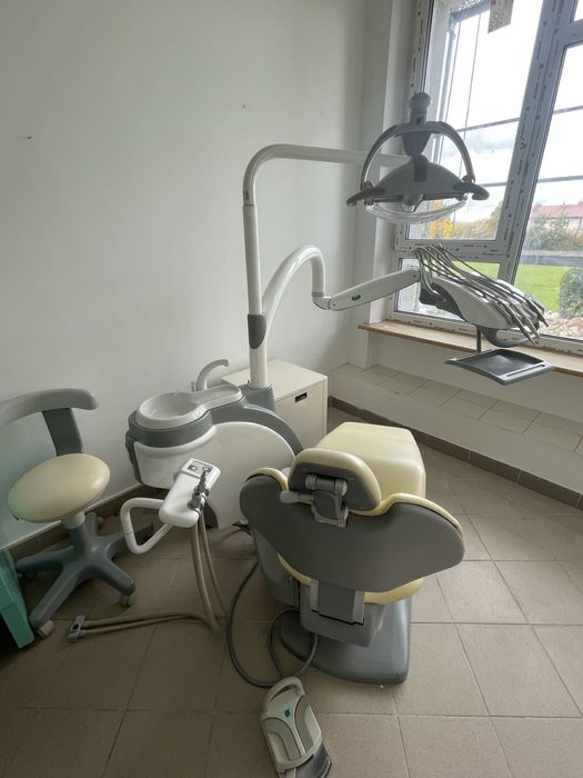 Fotel dentystyczny Fedesa plus kompresor komplet.