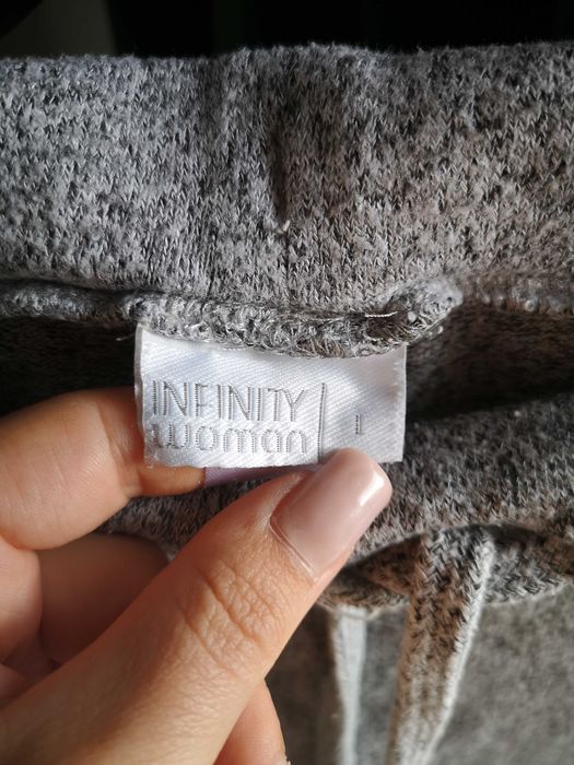 Infinity Woman szare spodnie dresowe 40/L