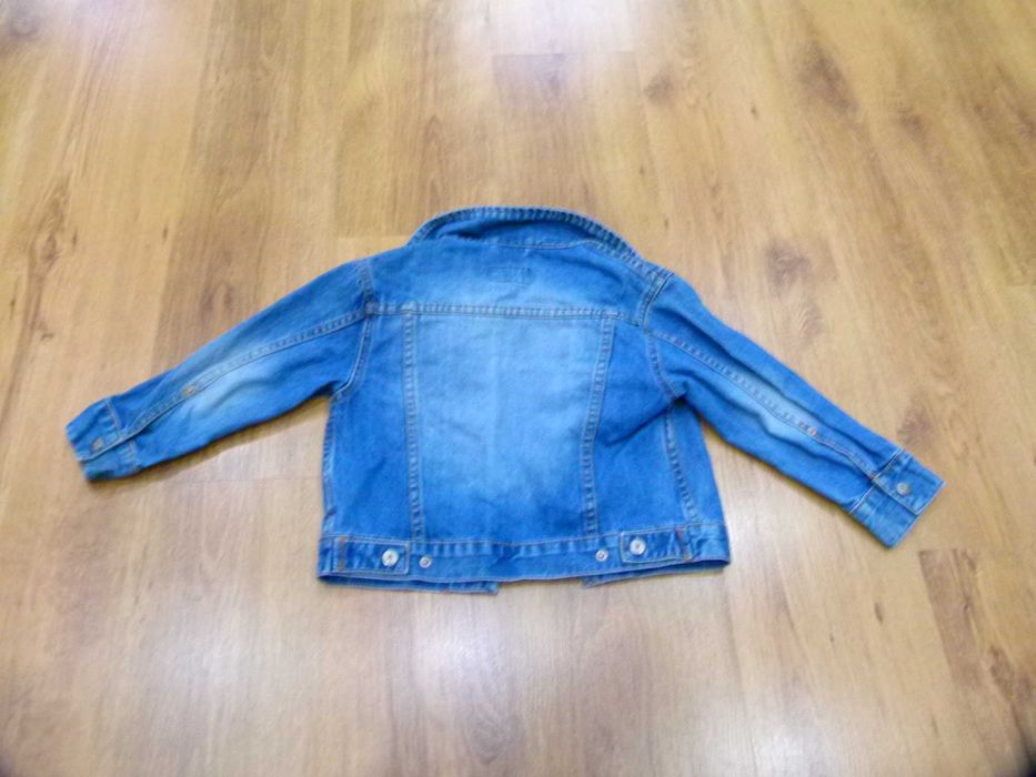 rozm 104 H&M kurtka katana jeans z przetarciami