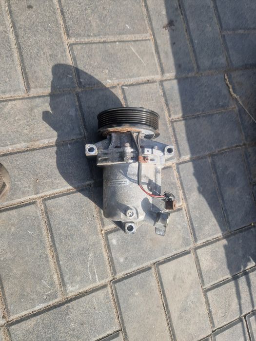 Spreżarka klimatyzacji nissan juke f15  1.2b