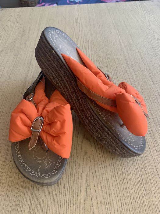 Klapki japonki pomarańczowe na platformie Mmm roz. 37