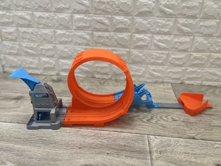 Петля  Hot Wheels Чемпіон із трюків у петлі