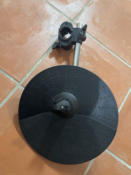 Cimbalo Alesis 10 pol com choke e Hardware