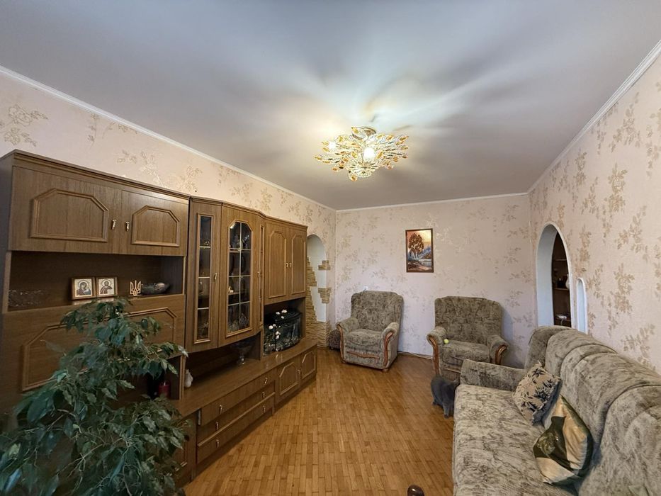 Продаж 4-кімнатної квартири вул Київська