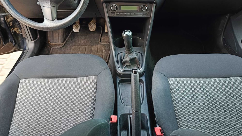 Volkswagen POLO 2010 czarny Climatronic niski przebieg