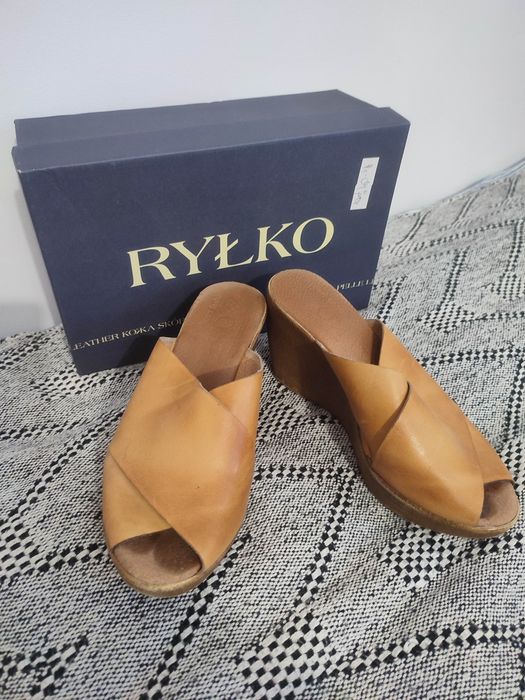 Skórzane karmelowe klapki Ryłko, rozm 39