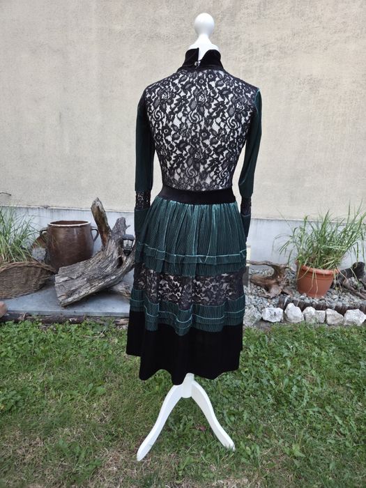 Gotycka sukienka handmade zielony aksamit i koronka avant garde