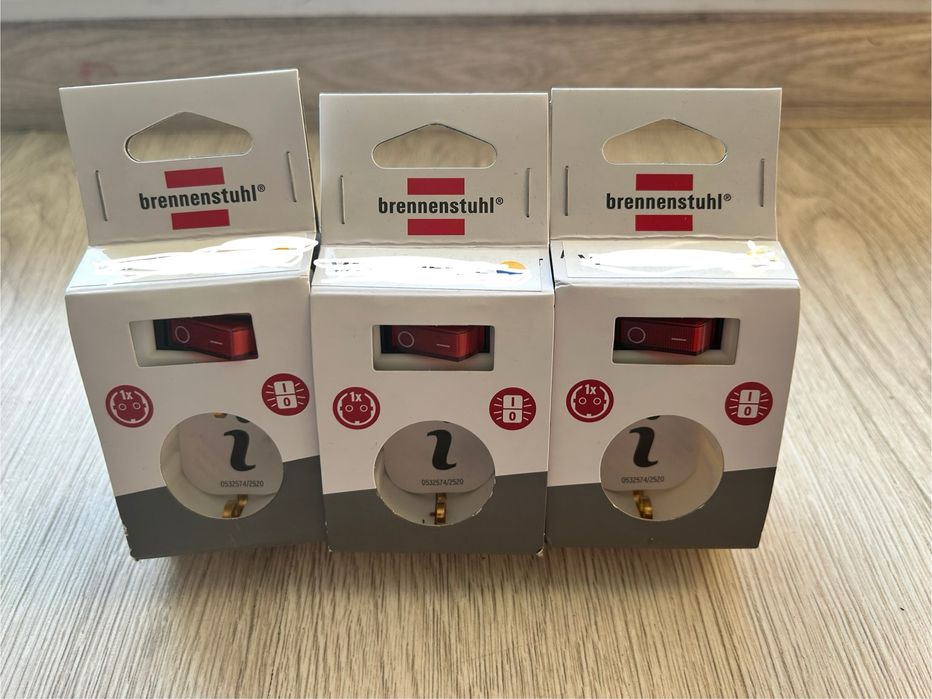 Adapter gniazdo wtyk z wyłącznikiem