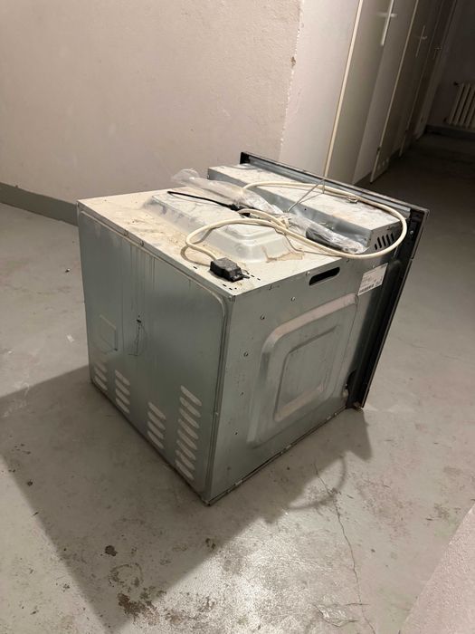 Piekarnik do zabudowy AMICA EBI 8874 o wym. 560x560x595mm