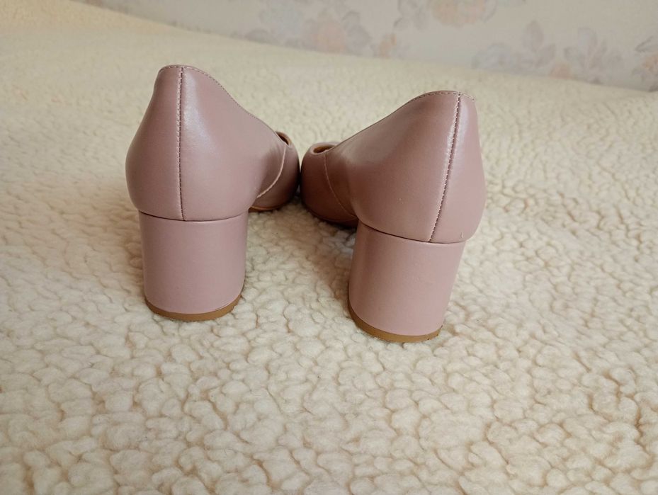 Piekne czółenka Ryłko w kolorze spopielałego różu -36/ 23,3 cm- bdb !!