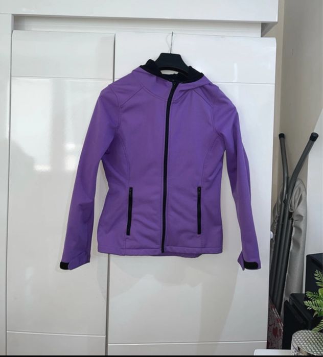 Damska kurtka softshell sportowa z kapturem – rozmiar S