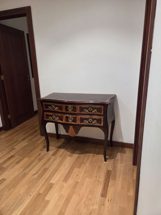 Comoda Luís xv em pau santo e pau rosa