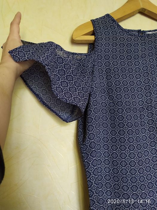 Блуза с открытыми плечами р 36-38 (с-м)