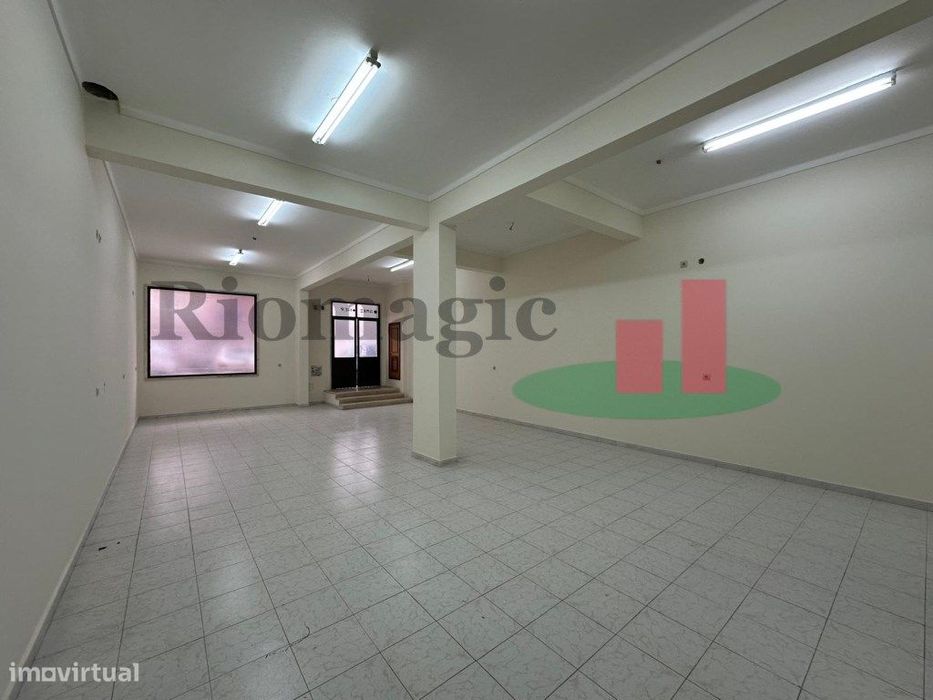 Loja c/Saída de Fumos - São Marcos/Cacém