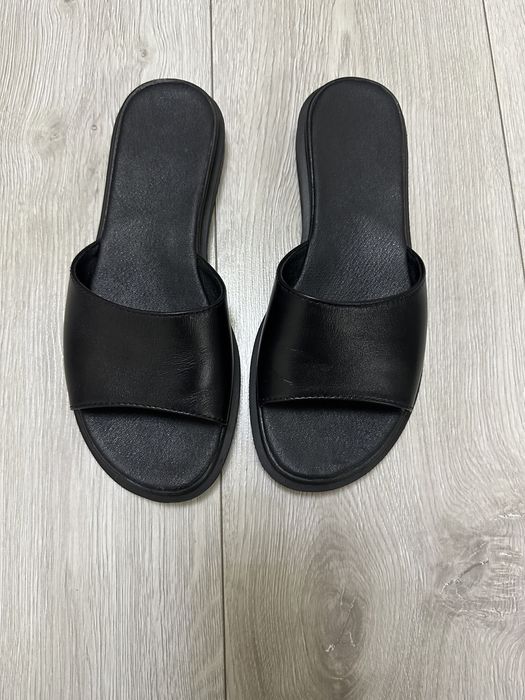 Натуральні шкіряні  шлепанці