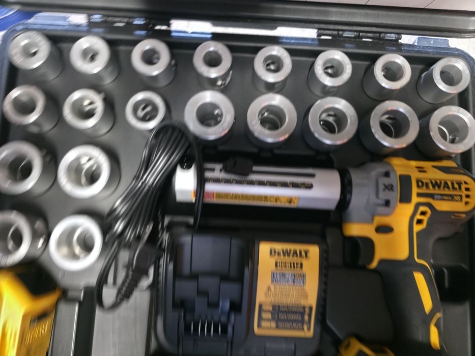 Sciagacz izolacji korowarka dewalt